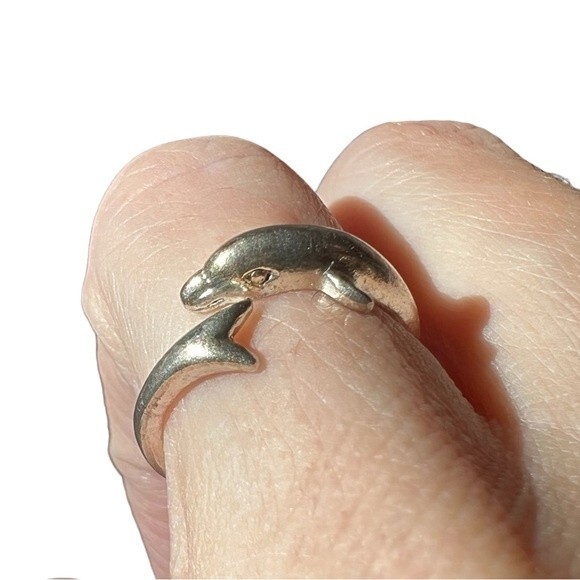 Vintage Dolphin Ring & Mother of Pearl Dolphin Link Bracelet Set - Picture 9 of 12